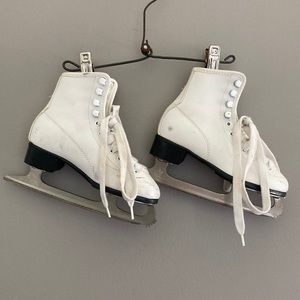 Size 3 Girl’s CCM Pirouette White Ice Skates